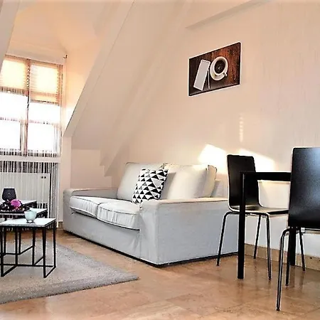 Downtown- Csaladi Apartman Gyor Exterior photo
